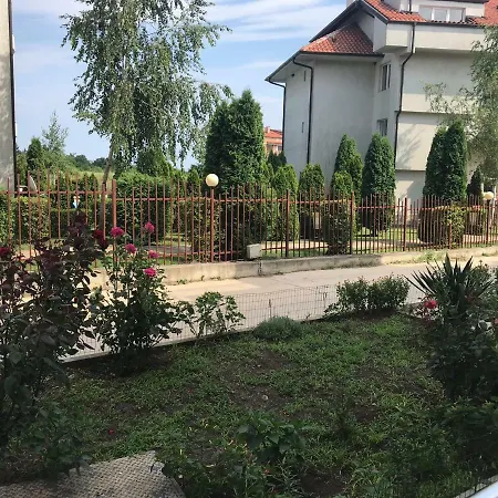 Апартамент Нанков Burgas